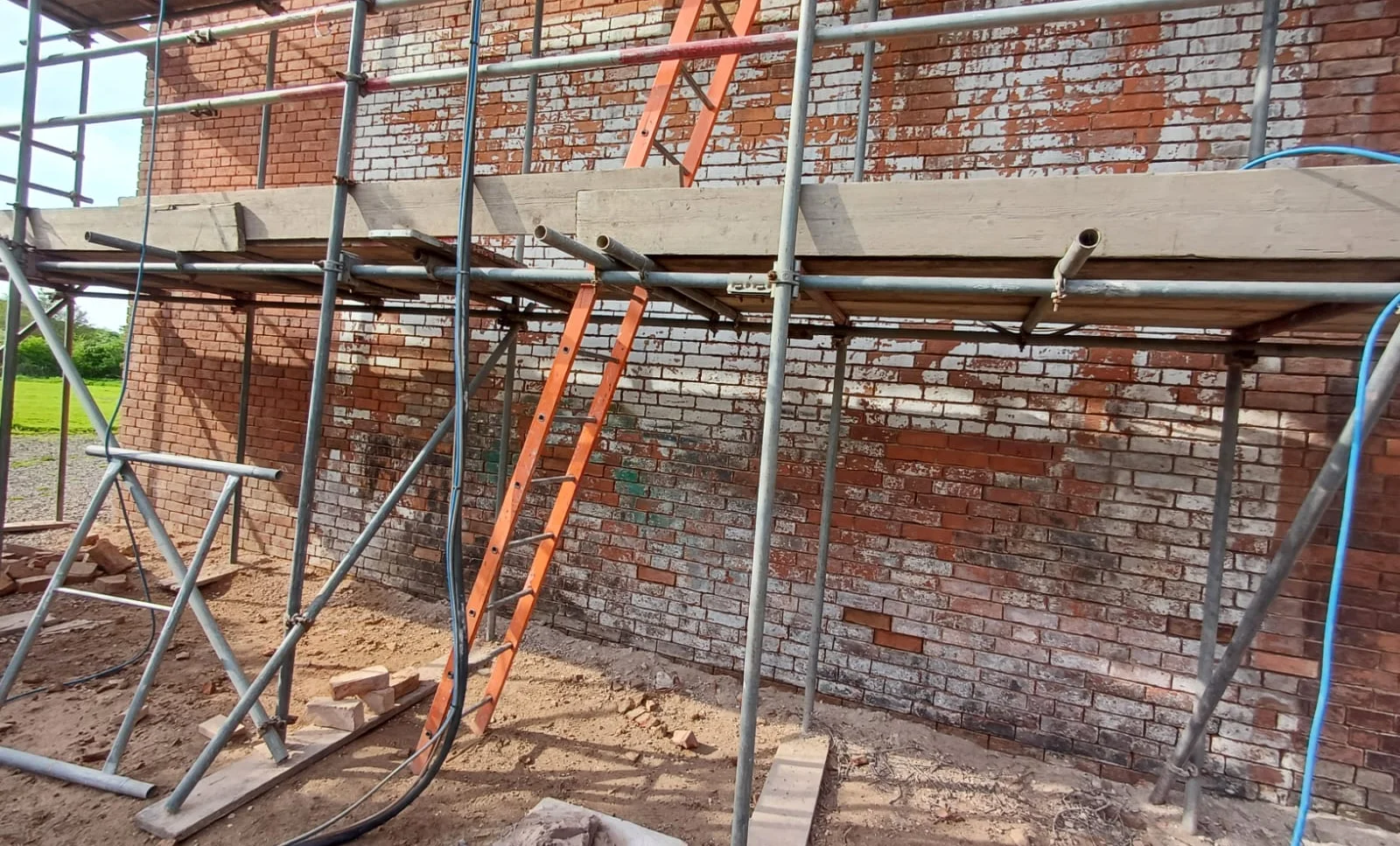 Dirty brickwork — before